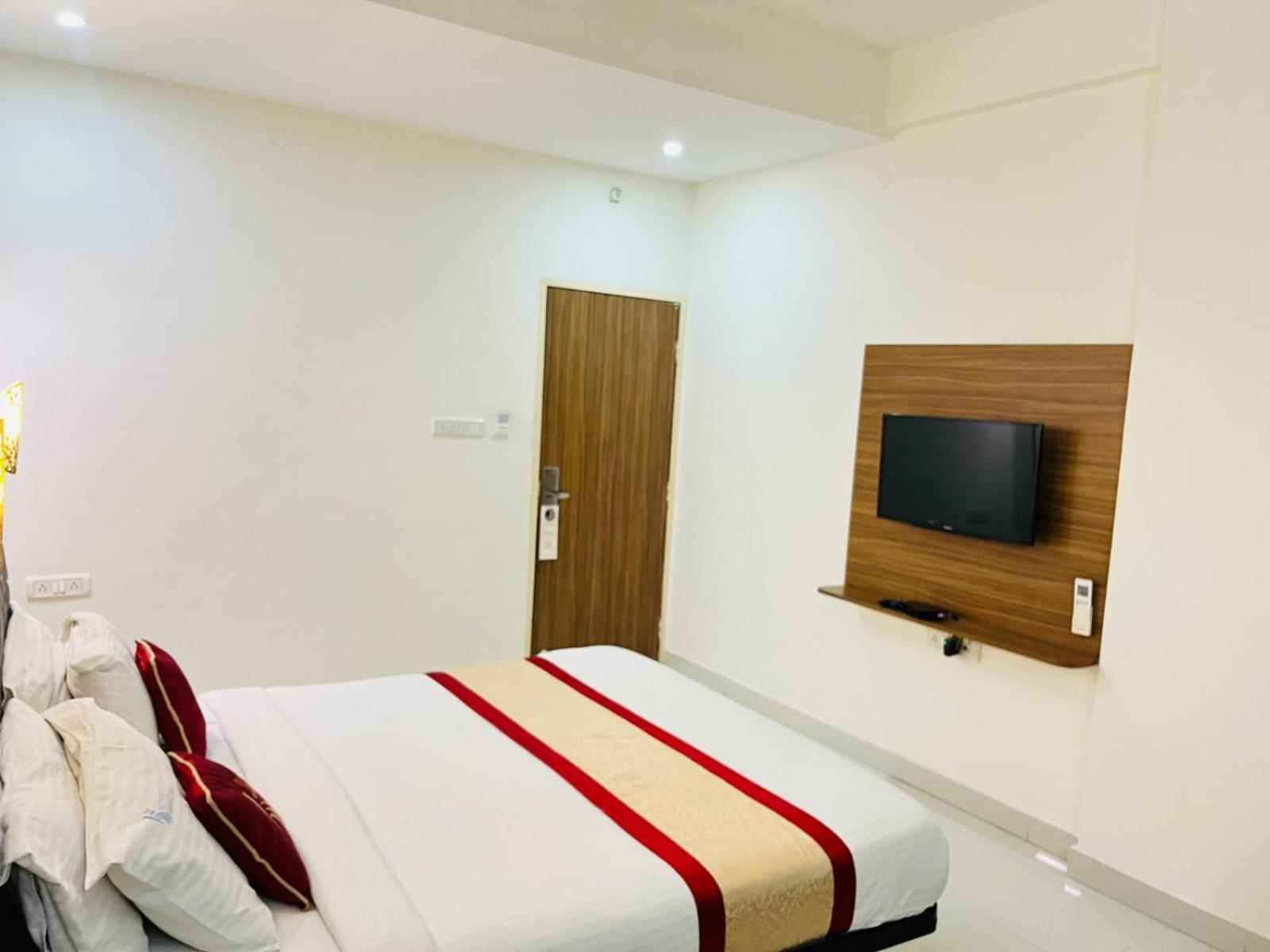 Hotel Grand Bee Бангалор Экстерьер фото